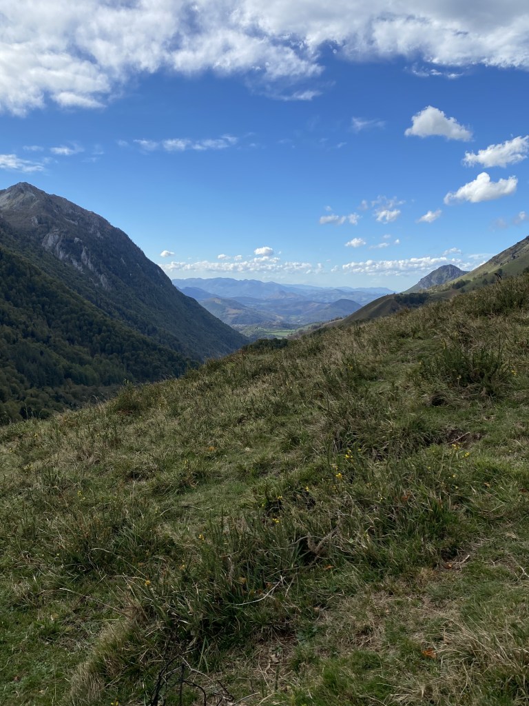 Vue de la profonde vallée d'Ossau