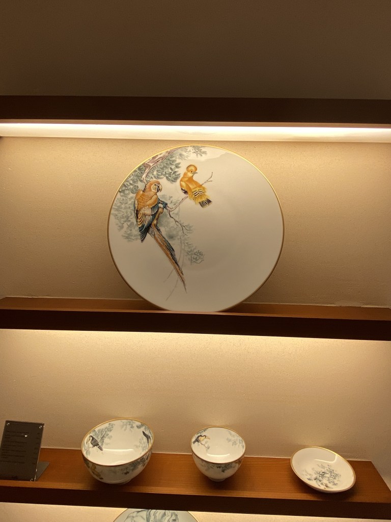 Intérieur de la boutique Hermès rue du Faubourg Saint-Honoré, février 2023