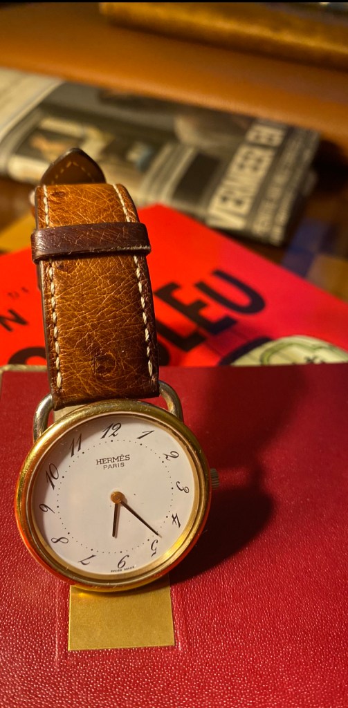 Gos plan sur une montre Hermès des années 1990