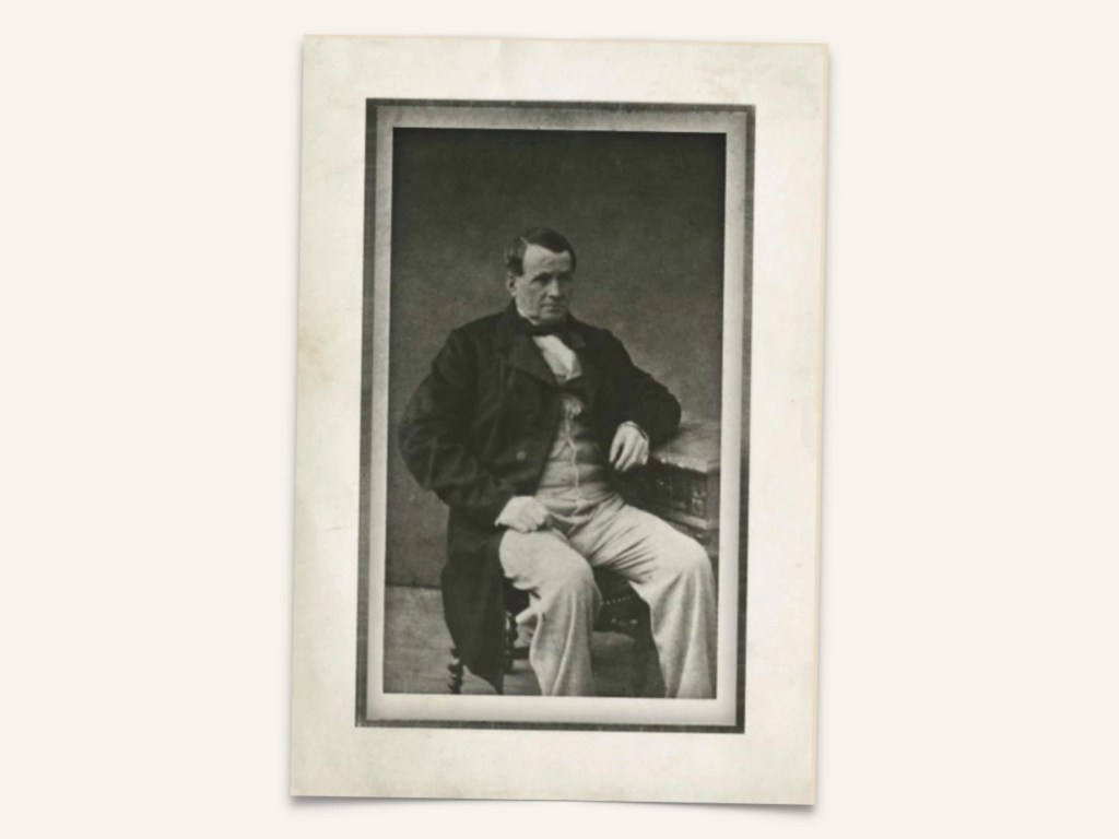 Photo en noir et blanc représentant un portrait de Thierry Hermès (1801-1878), fondateur d’Hermès © Santiago et Rottier
www.hermes.com